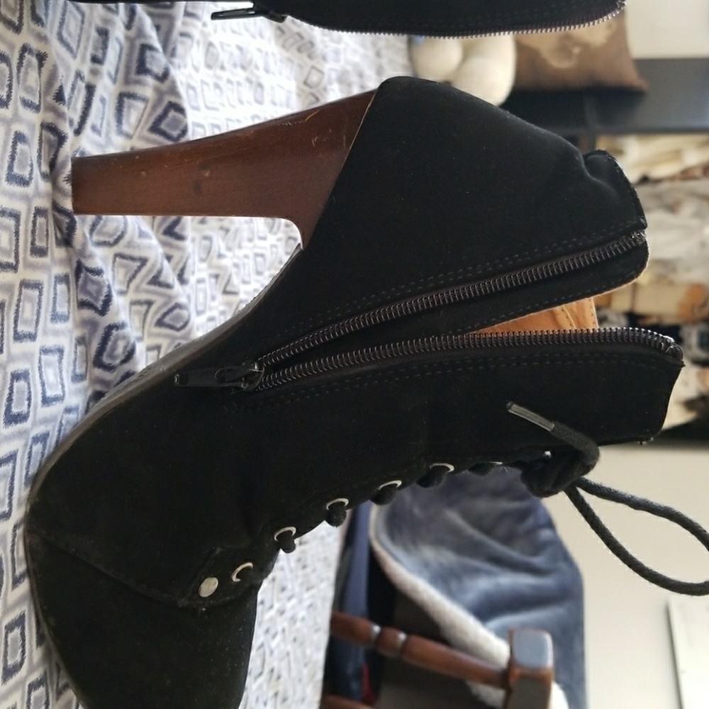 Boots - Picture 3 of 5